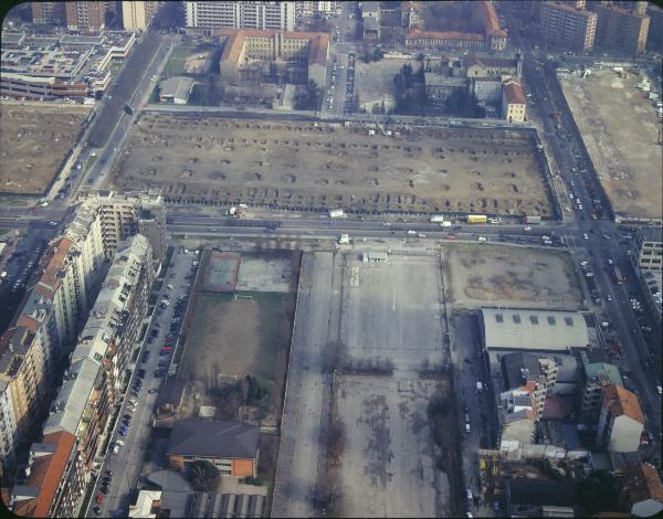 Milano. Zona Fiera. Via Scarampo. Fondamenta per costruzione nuovi padiglioni fieristici. Veduta aerea.