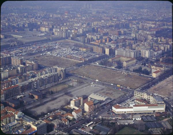 Milano. Zona Fiera. Via Scarampo. Fondamenta per costruzione nuovi padiglioni fieristici. Veduta aerea.