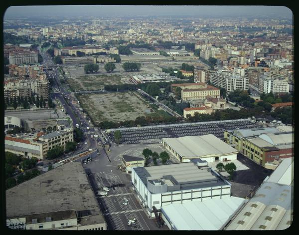 Milano. Zona Fiera. Via Scarampo. Fondamenta per costruzione nuovi padiglioni fieristici. Veduta aerea.