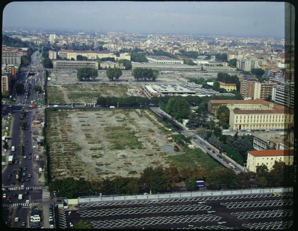 Milano. Zona Fiera. Via Scarampo. Fondamenta per costruzione nuovi padiglioni fieristici. Veduta aerea.