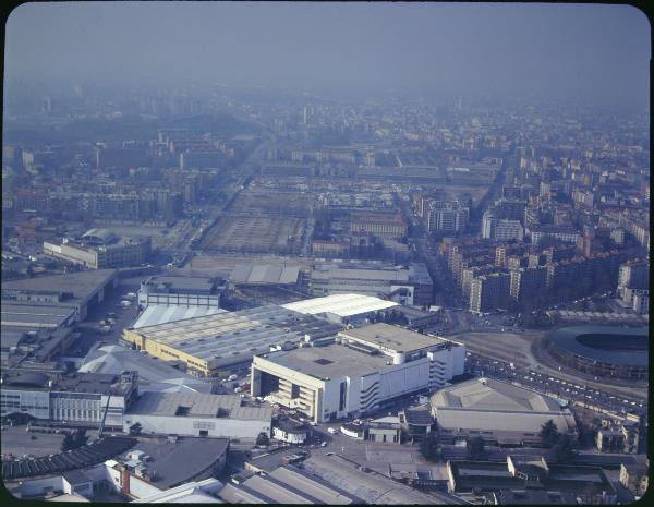 Milano. Quartiere fiera. Padiglione della Meccanica 7. Veduta aerea.