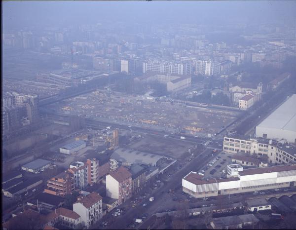 Milano. Zona Fiera. Via Scarampo. Fondamenta per costruzione nuovi padiglioni fieristici. Veduta aerea.