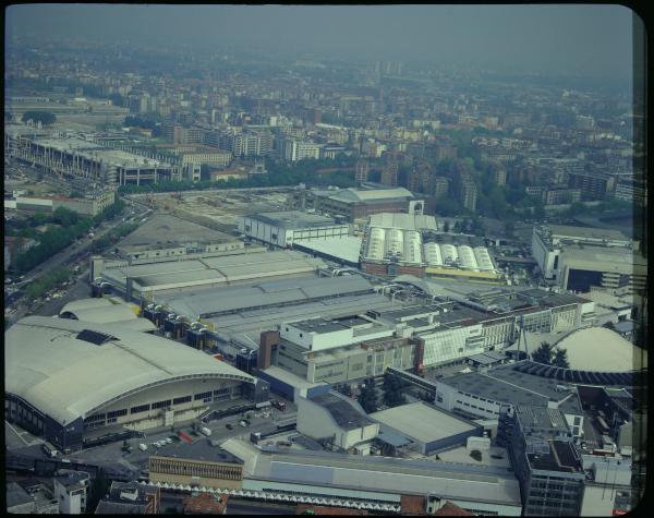 Milano. Fiera di Milano. Quartiere fieristico dietro il Palazzo delle Nazioni. Veduta aerea.