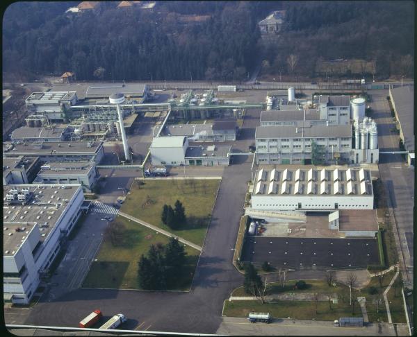 Garbagnate. Stabilimento Bayer. Veduta aerea.