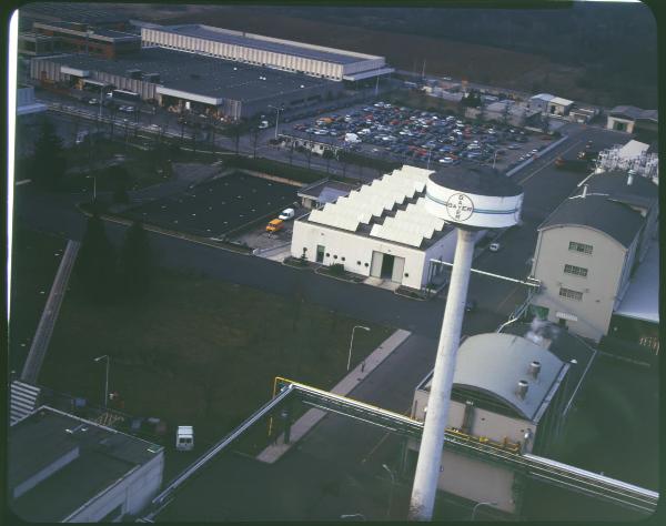 Garbagnate. Stabilimento Bayer. Veduta aerea.