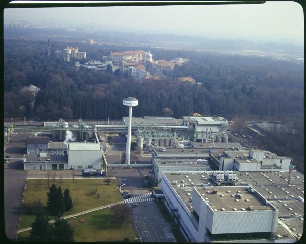 Garbagnate. Stabilimento Bayer. Veduta aerea.