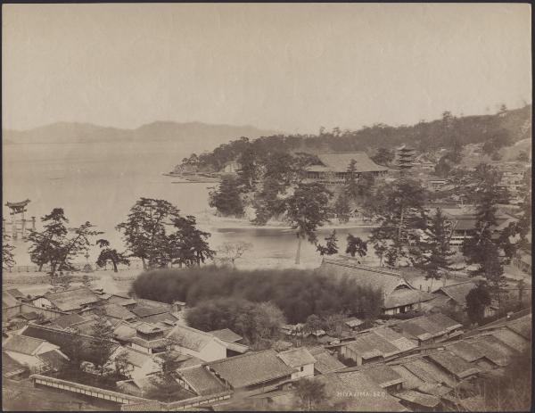 Giappone - Prefettura di Hiroshima - Miyajima - Torii del Santuario Shinto - "Meisho"