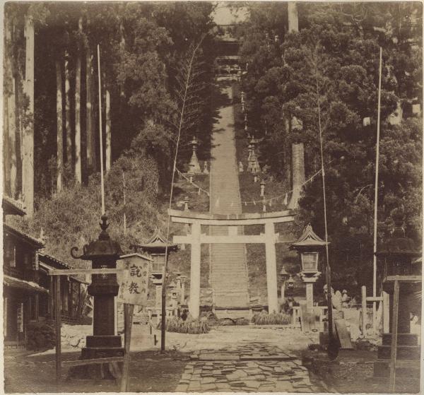 Giappone - Tokyo - Santuario Shinto Atago - Otokozaka - Torii - "Meisho"