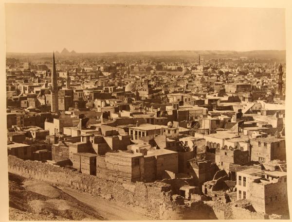 Egitto - Il Cairo - Panorama della città - Piramidi di Giza sullo sfondo