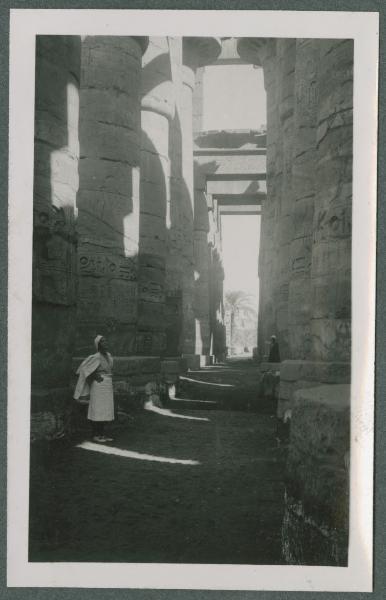 Ritratto femminile - Marieda Di Stefano - Egitto - Luxor (Tebe) - El-Karnak - Tempio di Karnak - Grande sala ipostila