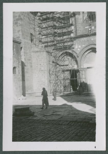 Israele - Gerusalemme - Basilica del Santo Sepolcro - Esterno - Facciata con ponteggi - Ingresso principale - Antonio Boschi