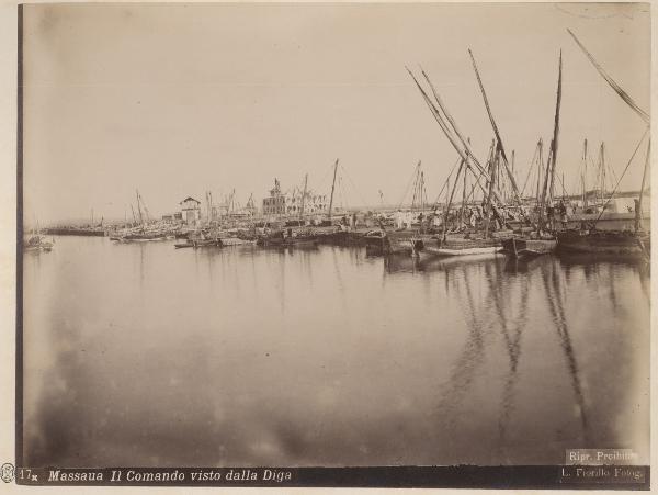 Eritrea - Massaua - Porto - Diga - Imbarcazioni - Edificio del Comando militare italiano