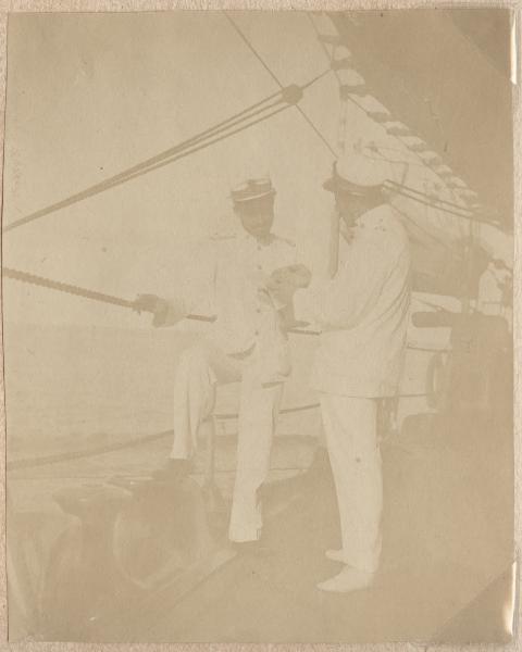 Ritratto - Due ufficiali di marina sul ponte di una nave