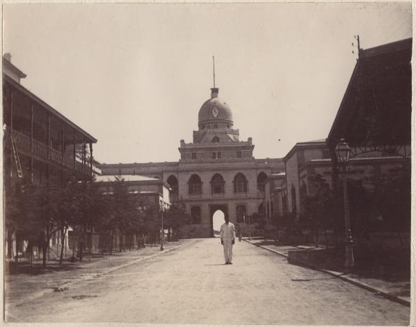 Egitto - Porto Said - Via De Lesseps - Palazzo della Direzione della Compagnia del Canale di Suez - Esterno - Facciata dal lato dei giardini