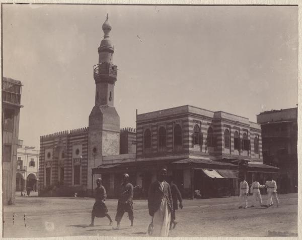 Egitto - Porto Said - Moschea - Minareto - Gente per strada