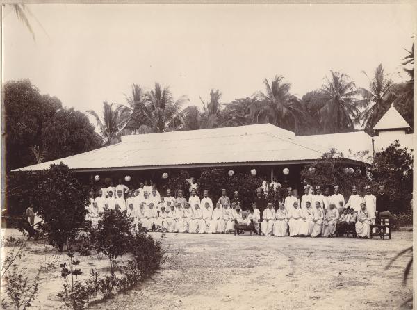 Ritratto di gruppo - Famiglie Parsi a Zanzibar