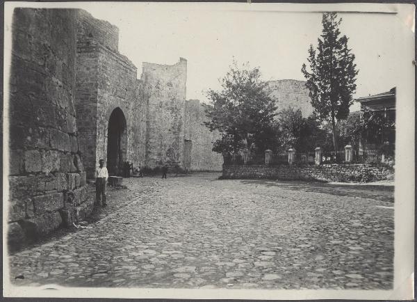 Turchia? - Istanbul? - Mura fortificate - Porta - Passante