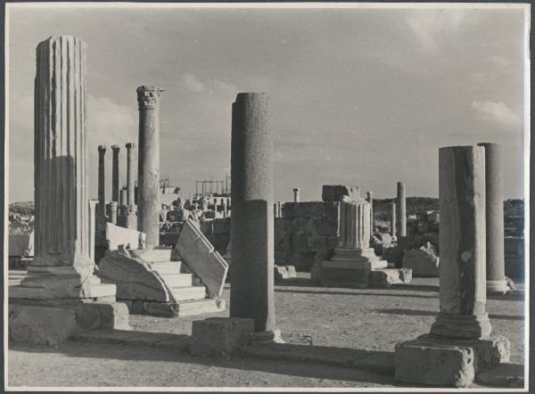 Libia - Sabratha - sito archeologico - Basilica di Giustiniano - colonne - scalinata