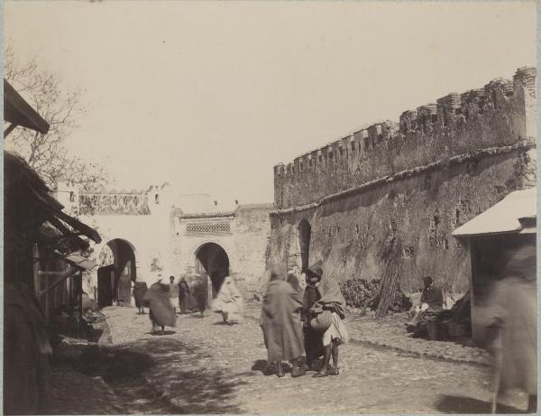 Marocco - Tangeri - Mura fortificate - Porta