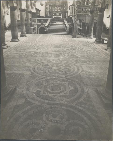 Sessa Aurunca - Duomo - Interno - Pavimento a mosaico