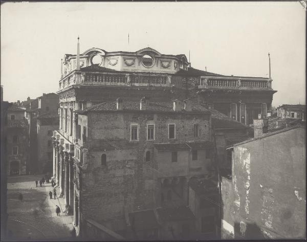 Brescia - Palazzo della Loggia - Lato meridionale e facciata con la copertura di Luigi Vanvitelli