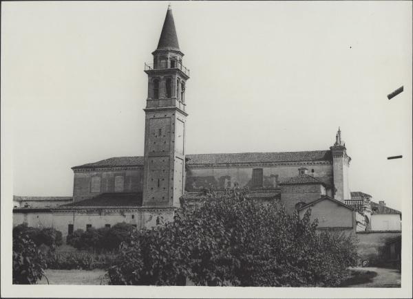 Ospedaletto Lodigiano - Chiesa parrocchiale dei SSan Pietro e Paolo - Lato sinistro e campanile