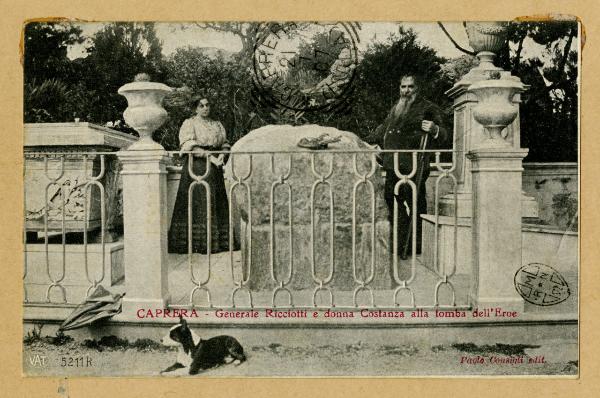 Caprera - Cimitero Familiare di Garibaldi - Generale Ricciotti e donna Costanza presso la tomba di Garibaldi