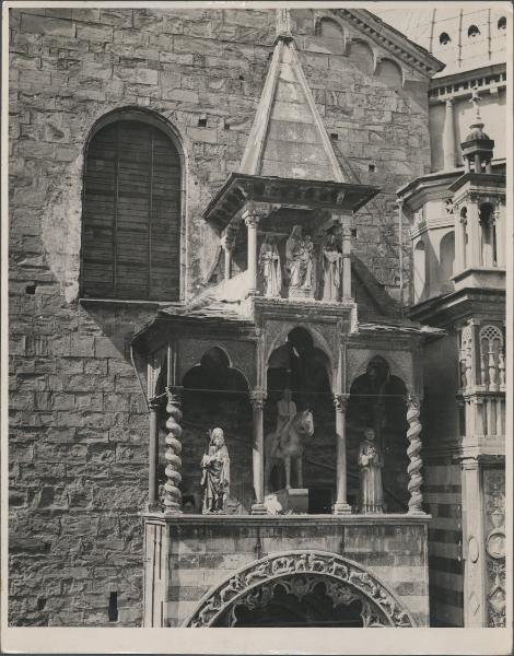 Protiro - Giovanni da Campione - Bergamo - Basilica di Santa Maria Maggiore - Transetto sinistro - Porta dei Leoni rossi