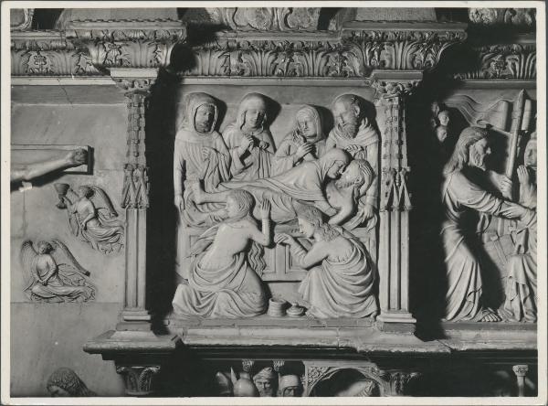 Rilievo - Compianto di Cristo morto - Milano - Basilica di S. Eustorgio - Altare maggiore