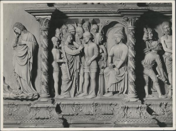 Rilievo - Cattura e giudizio di Cristo - Milano - Basilica di S. Eustorgio - Altare maggiore