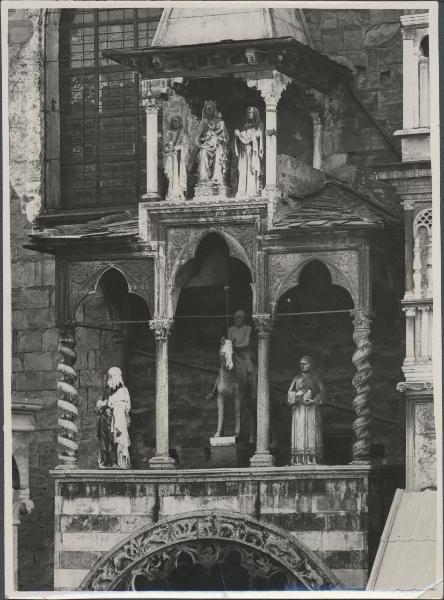 Protiro - Giovanni da Campione - Bergamo - Basilica di Santa Maria Maggiore - Transetto sinistro - Porta dei Leoni rossi