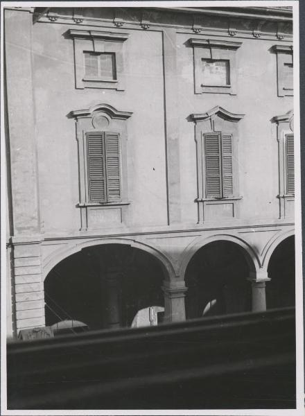 Pavia - Palazzo Olevano - Corte esterna