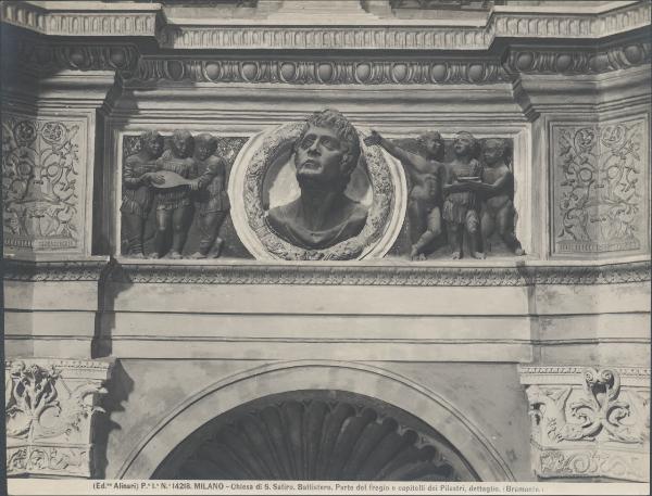 Rilievo - Busto virile e putti - Donato Bramante e Agostino de Fondutis - Milano - Chiesa di Santa Maria preso S. Satiro - Battistero