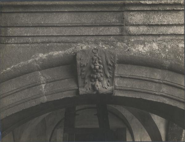 Chiave d'arco - Abbiategrasso - Basilica di Santa Maria Nuova - Pronao