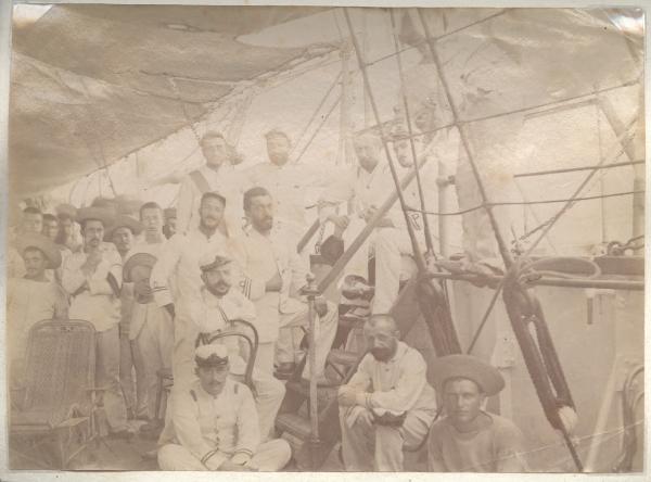 Ritratto di gruppo - Uomini sul ponte di una nave - Equipaggio dell'Ariete Torpediniere Etna?