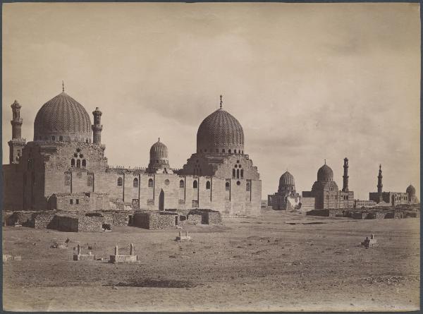 Egitto - Il Cairo - Quartiere Mokkattam - Città dei morti - Moschea Khanquah di Faraq Ibn Barquq - Esterno - Minareti - Cupole