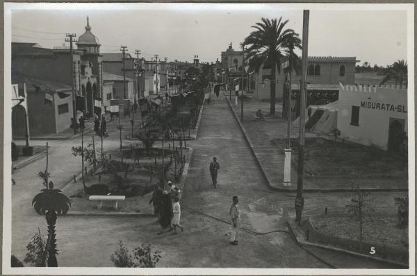 Libia - Tripoli - Fiera Campionaria - Viale tra i padiglioni