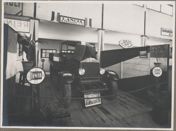 Libia - Tripoli - Fiera Campionaria - Padiglione fieristico - Interno - Stand della casa automobilistica Lancia - Automobile