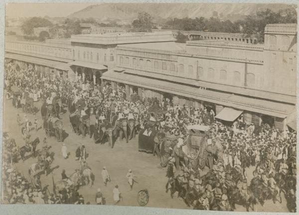 India - Jaipur (anche Jeypore) - Strada - Processione - Elefanti bardati a festa