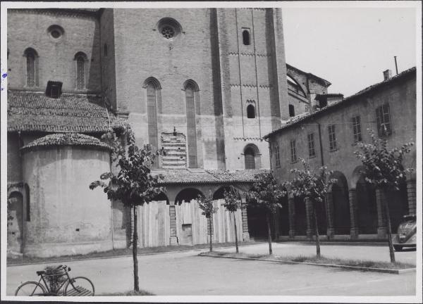 Piacenza - Chiesa di S. Francesco - Lato destro e chiostro