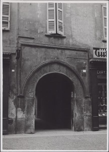 Pavia - Palazzo di via XX Settembre - Portale