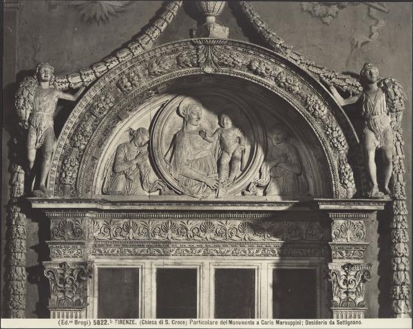 Monumento funebre - Sepolcro funebre a Carlo Marsuppini (particolare del medaglione) - Desiderio da Settignano - Firenze - Basilica di S. Croce - Navata sinistra