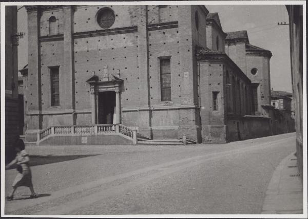 Piacenza - Chiesa di S. Sepolcro - Facciata e lato destro