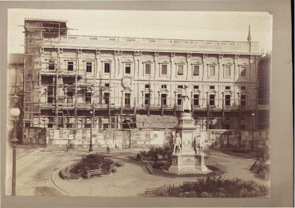 Milano - Piazza della Scala - Palazzo Marino - Statua di Leonardo da Vinci