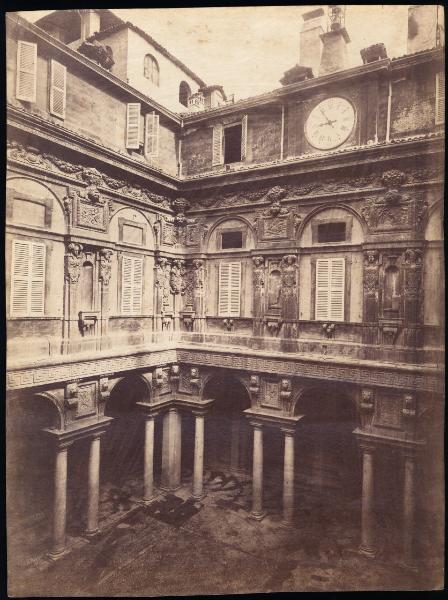 Milano - Palazzo Marino - Cortile principale - Scorcio dall'alto di un angolo del cortile e del loggiato