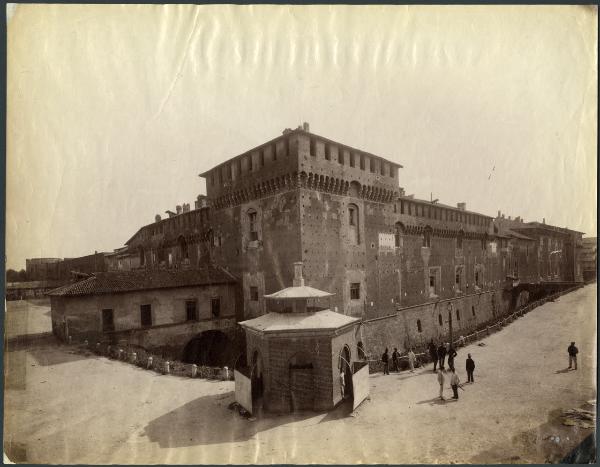 Milano - Castello Sforzesco - Torre Falconiera, ponticella di Lodovico il Moro, Torrione est (dei Carmini), Ghirlanda