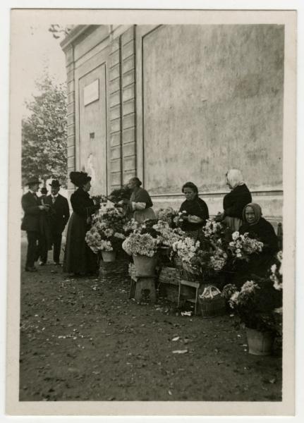 Milano - Cimitero Monumentale - Fioraie