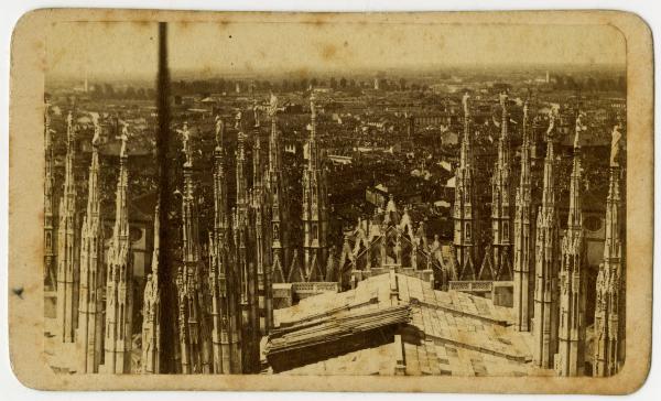 Milano - Duomo - Guglie e panorama sulla città