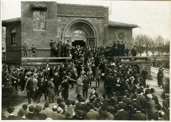 Milano - Fiera Campionaria - Padiglione Abruzzo - S. M. il Re d'Italia Vittorio Emanuele III