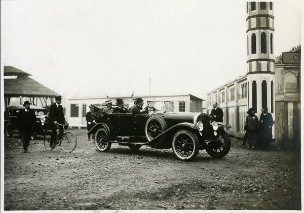 Milano - Fiera Campionaria - Padiglione Cirenaica - Berlina di S. M. il Re d'Italia Vittorio Emanuele III